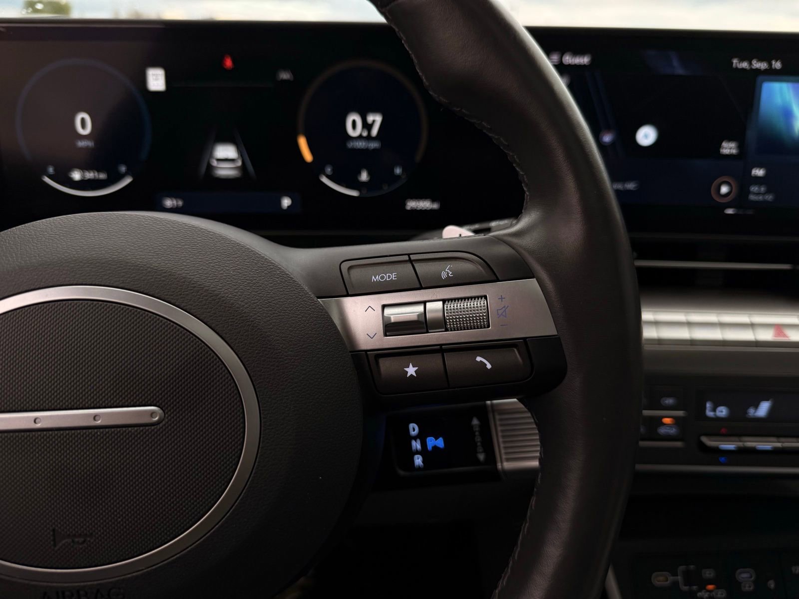 Used 2024 Hyundai Kona Limited image 29