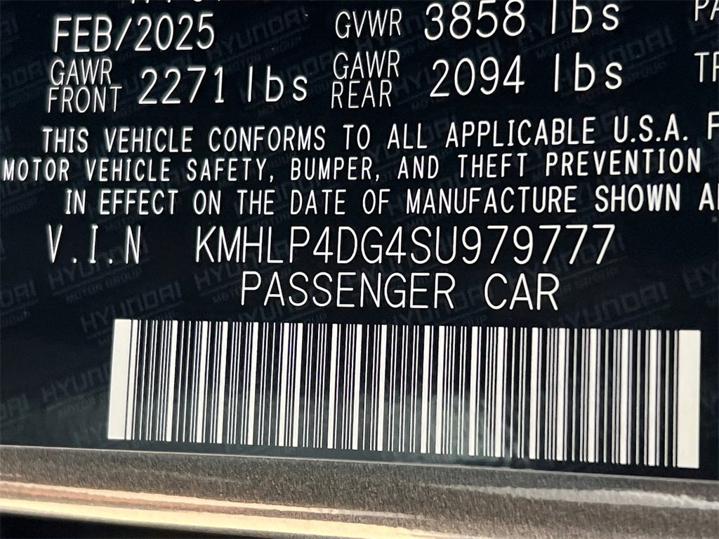 Used 2025 Hyundai Elantra Limited image 33