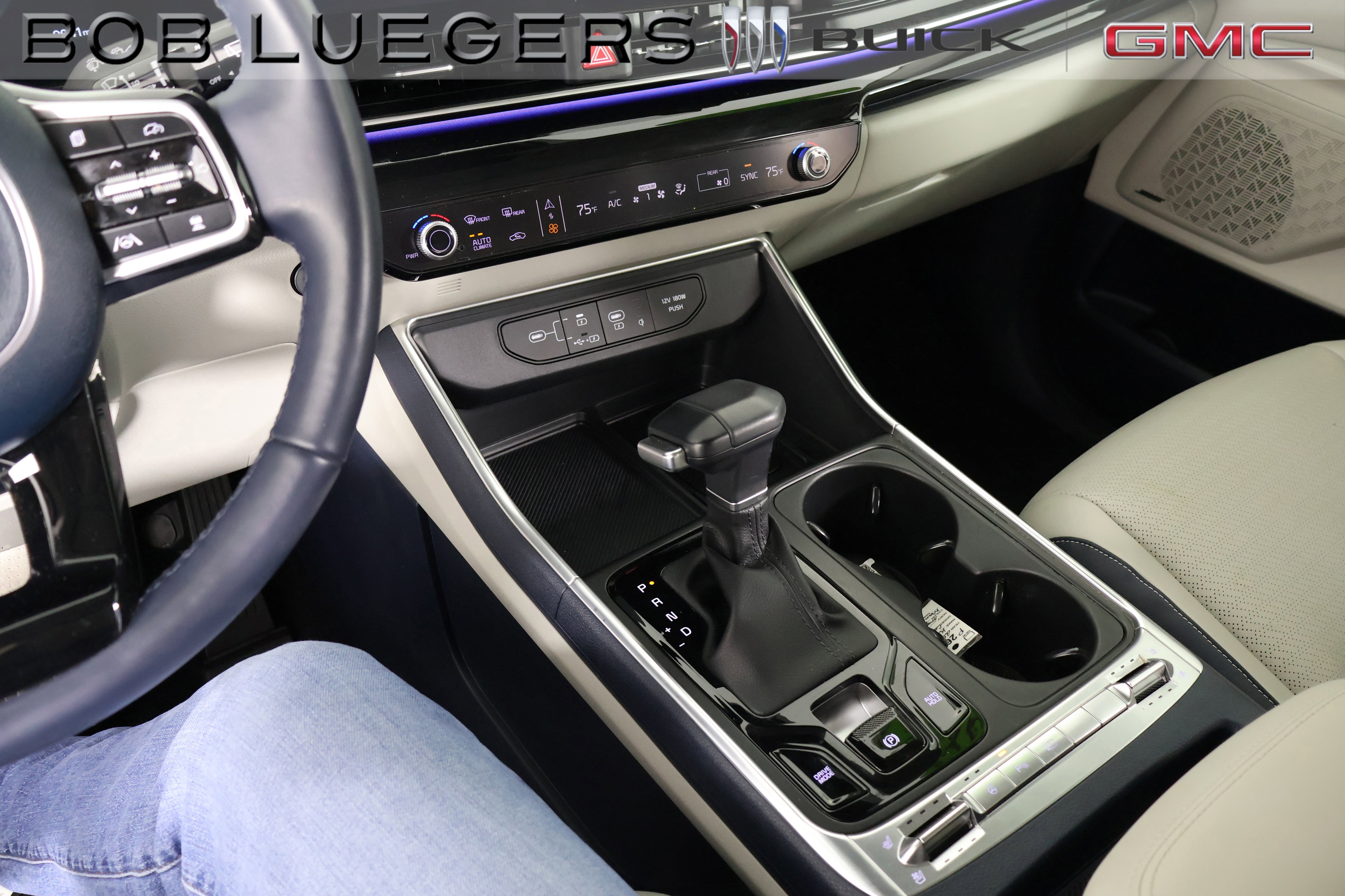 Used 2025 Kia Carnival SX Prestige image 27