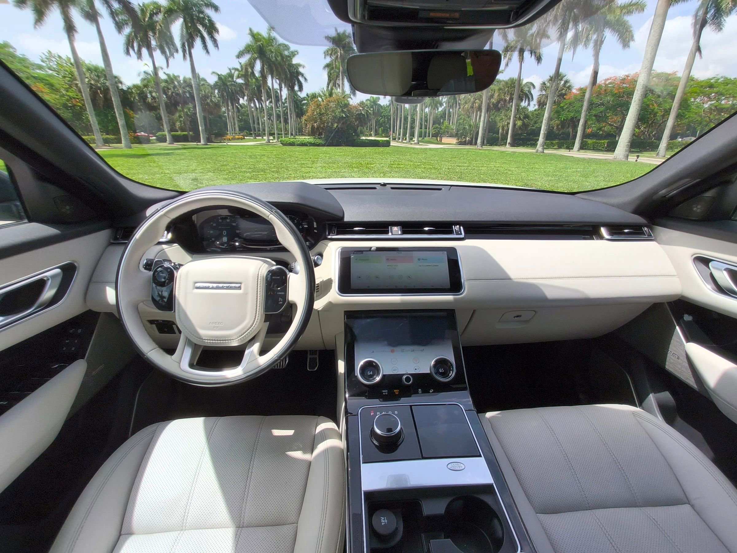 Used 2019 Land Rover Range Rover Velar R-Dynamic SE image 13