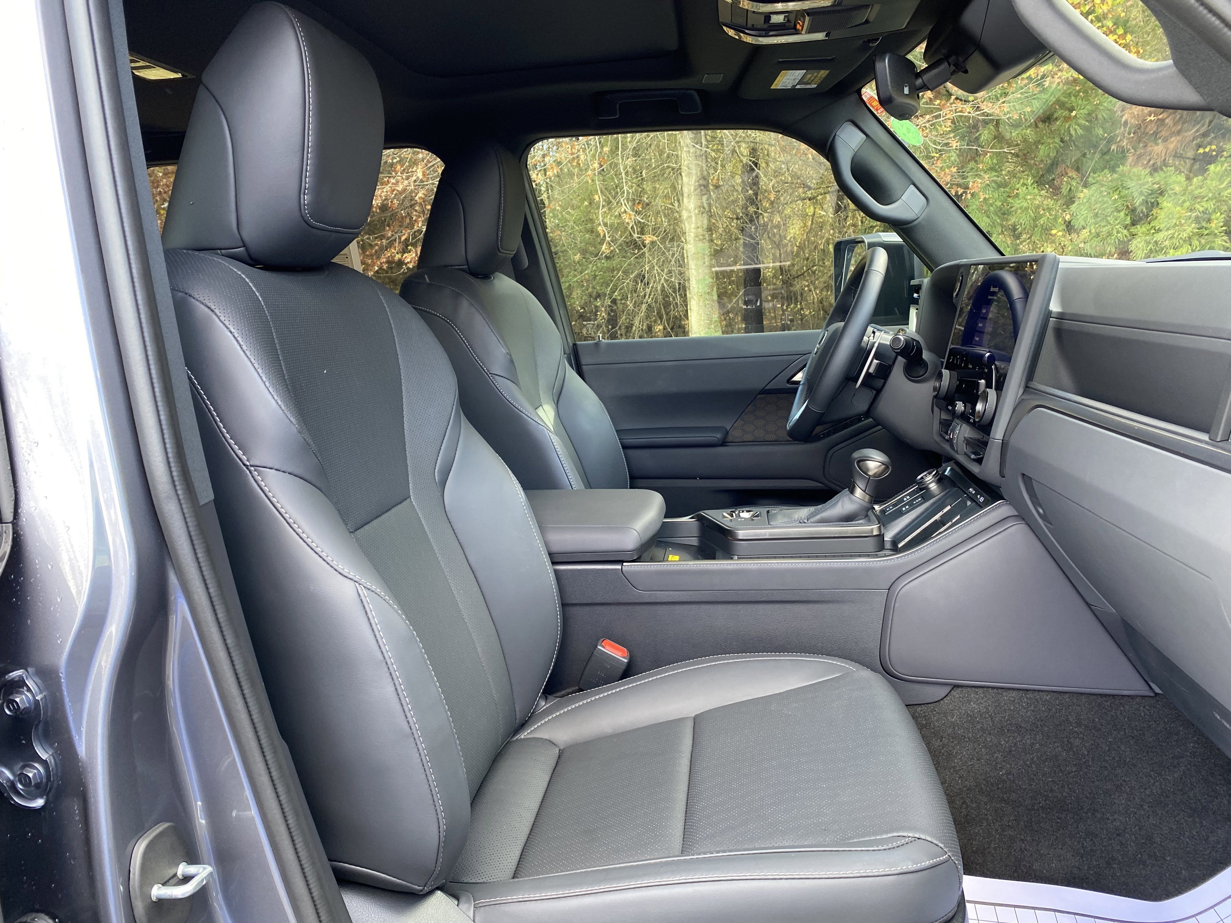 Used 2025 Lexus GX 550 w/ Cold Area Package image 35