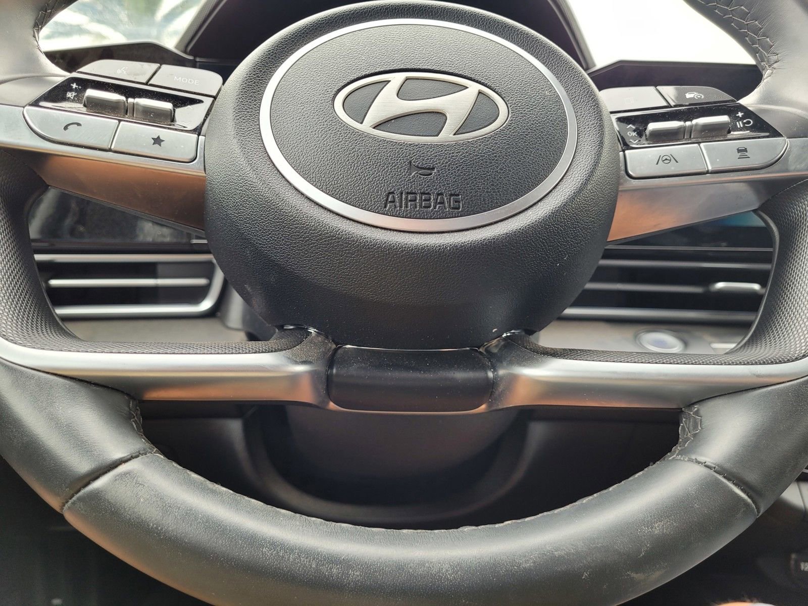 Certified 2024 Hyundai Elantra Limited FWD image 32