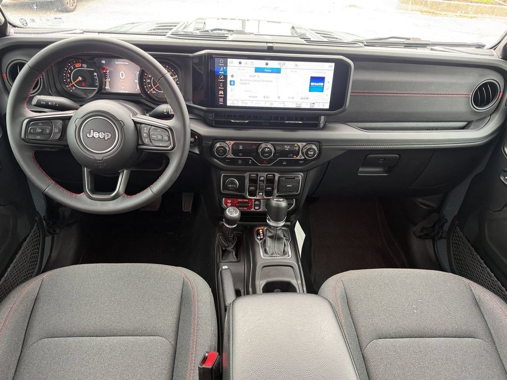Used 2024 Jeep Wrangler Unlimited Rubicon AWD/4WD image 15