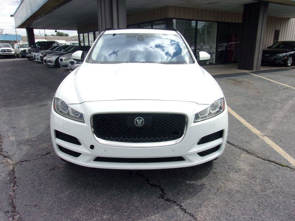 Used 2019 Jaguar F-PACE Prestige image 3