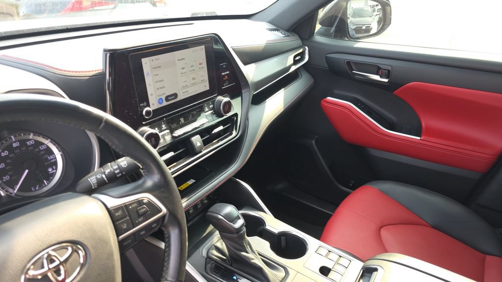 Used 2023 Toyota Highlander XSE FWD image 21