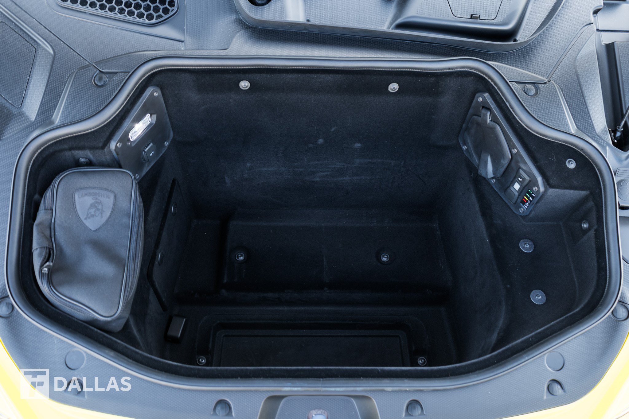 Used 2024 Lamborghini Revuelto AWD/4WD image 35