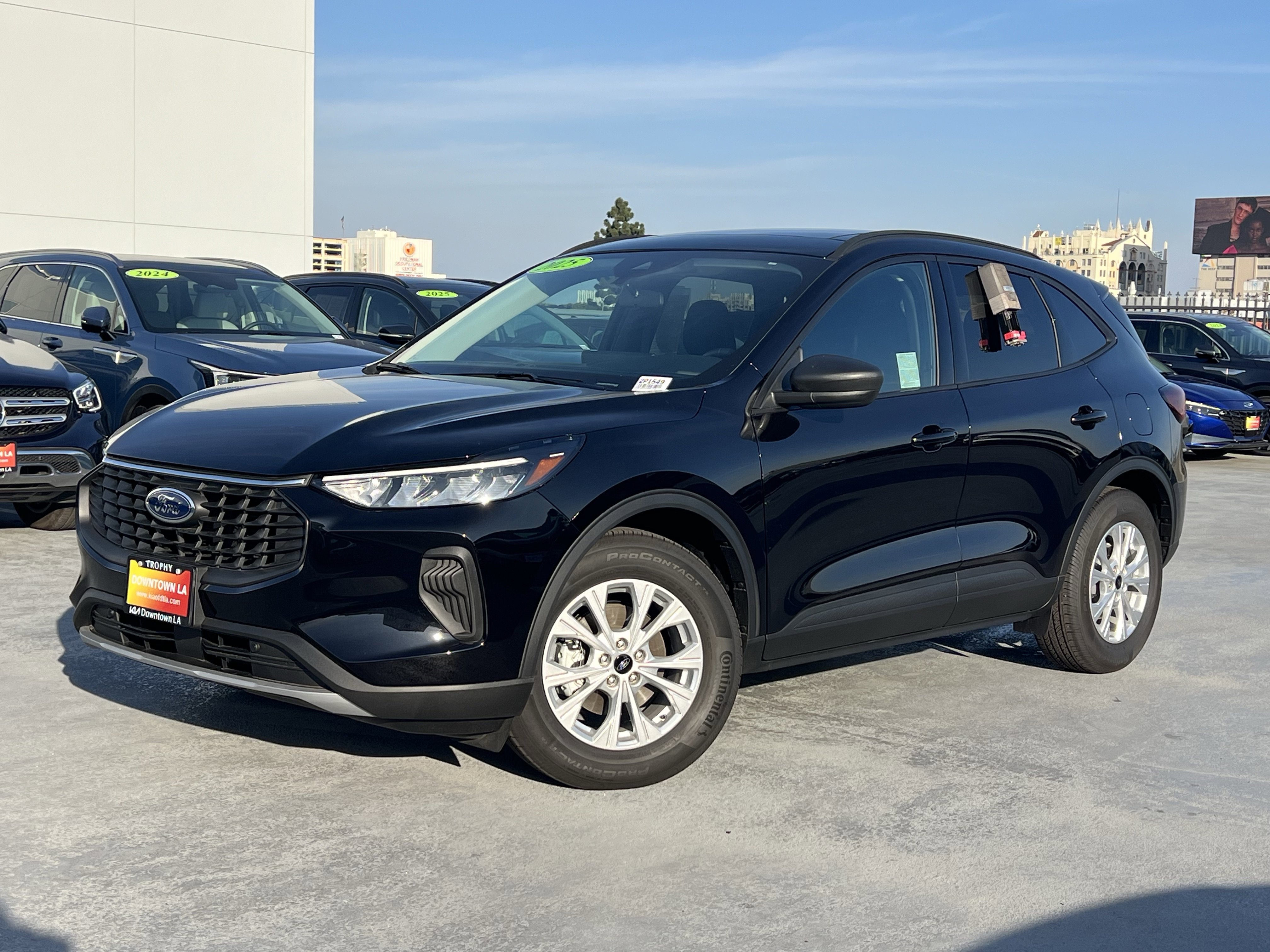 Used 2025 Ford Escape Active w/ Active Premium Tech Pack image 2