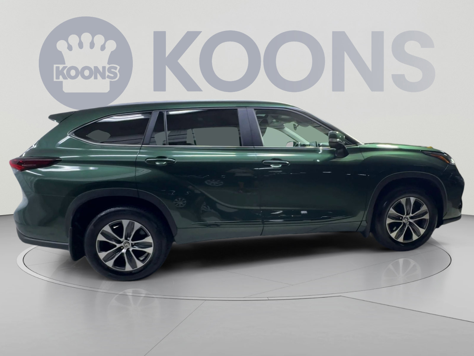 Used 2025 Toyota Highlander XLE AWD/4WD image 12