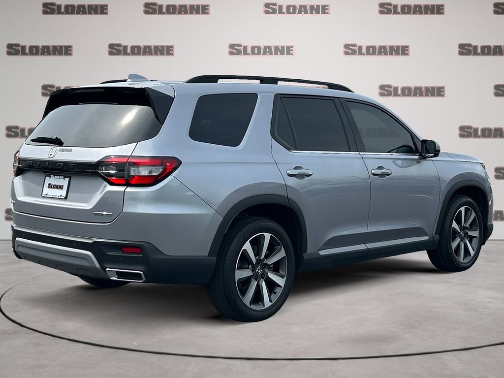 Used 2025 Honda Pilot Touring image 6