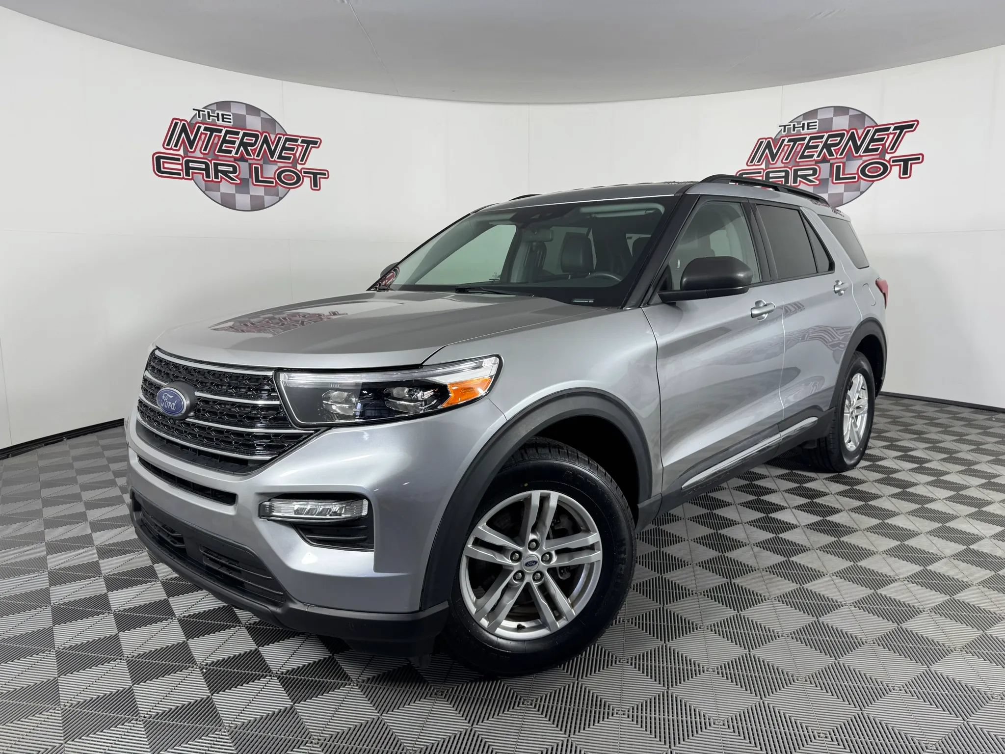 Used 2022 Ford Explorer XLT w/ Equipment Group 202A AWD/4WD image 1