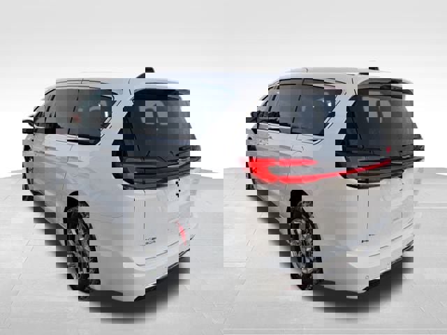 New 2026 Chrysler Pacifica Select image 10