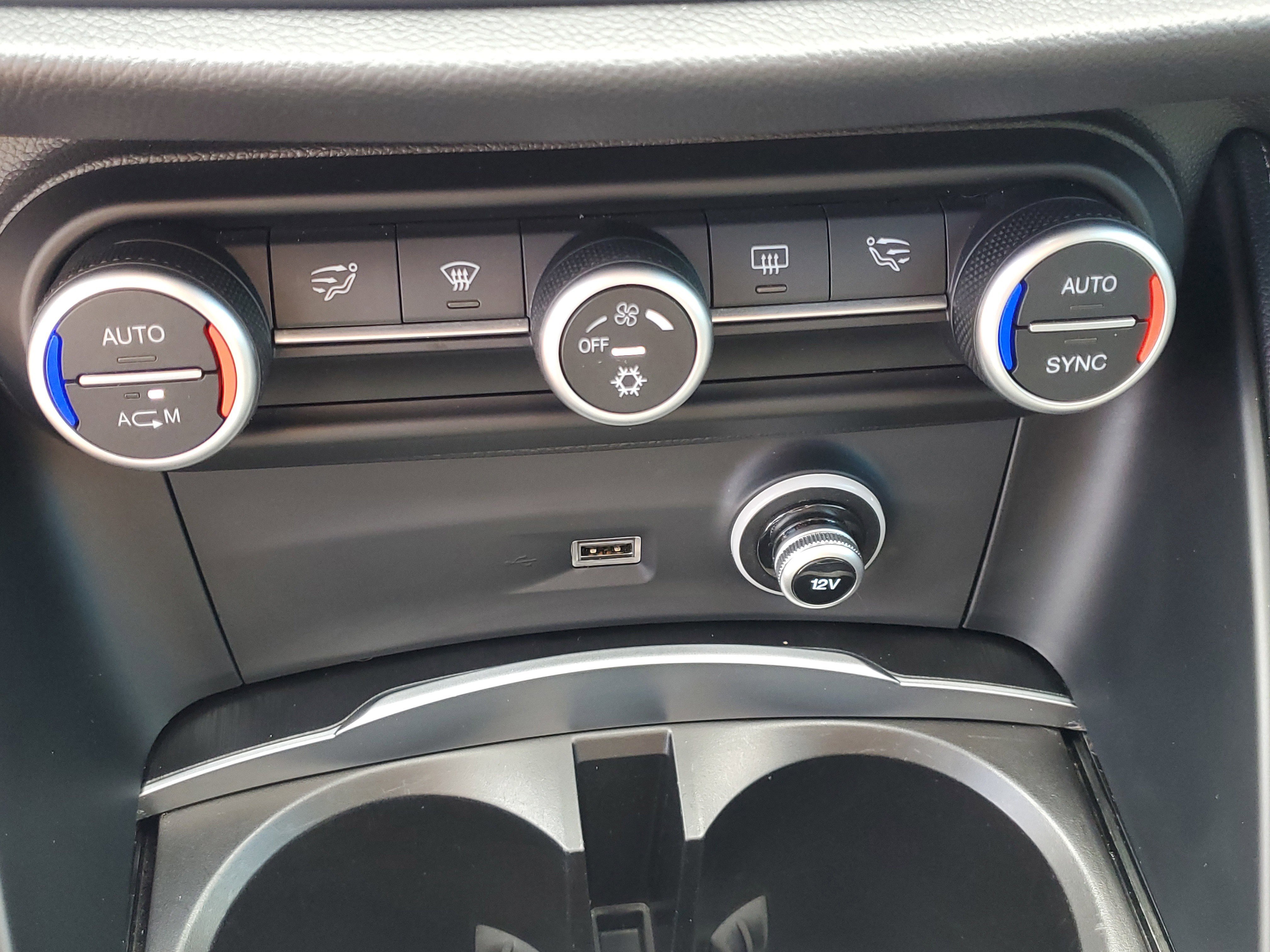 Used 2018 Alfa Romeo Stelvio AWD image 27