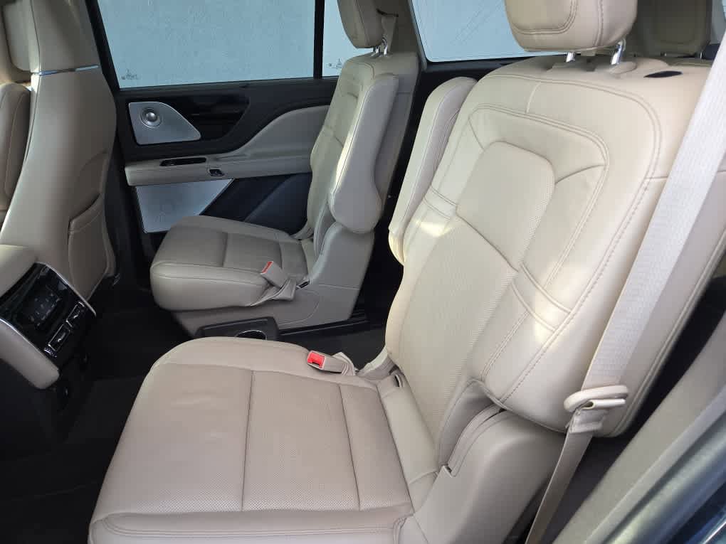 Used 2023 Lincoln Aviator Reserve w/ Equipment Group 201A image 14