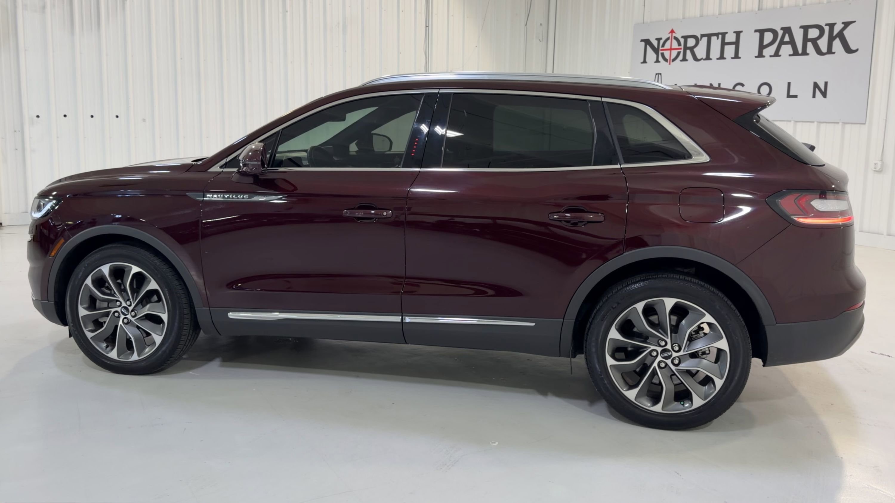 Used 2023 Lincoln Nautilus Reserve AWD/4WD image 7