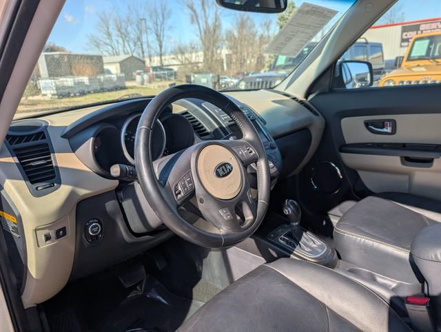 Used 2013 Kia Soul ! w/ Premium Pkg FWD image 8