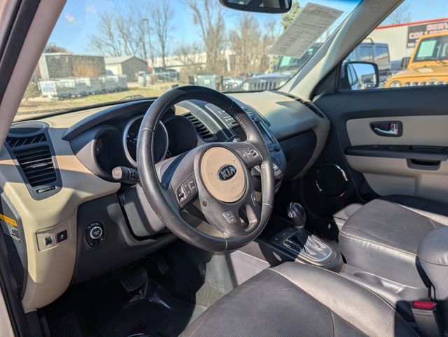 Used 2013 Kia Soul ! w/ Premium Pkg FWD image 8