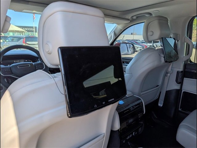 Used 2022 Jeep Wagoneer Series III w/ Premium Group I image 16