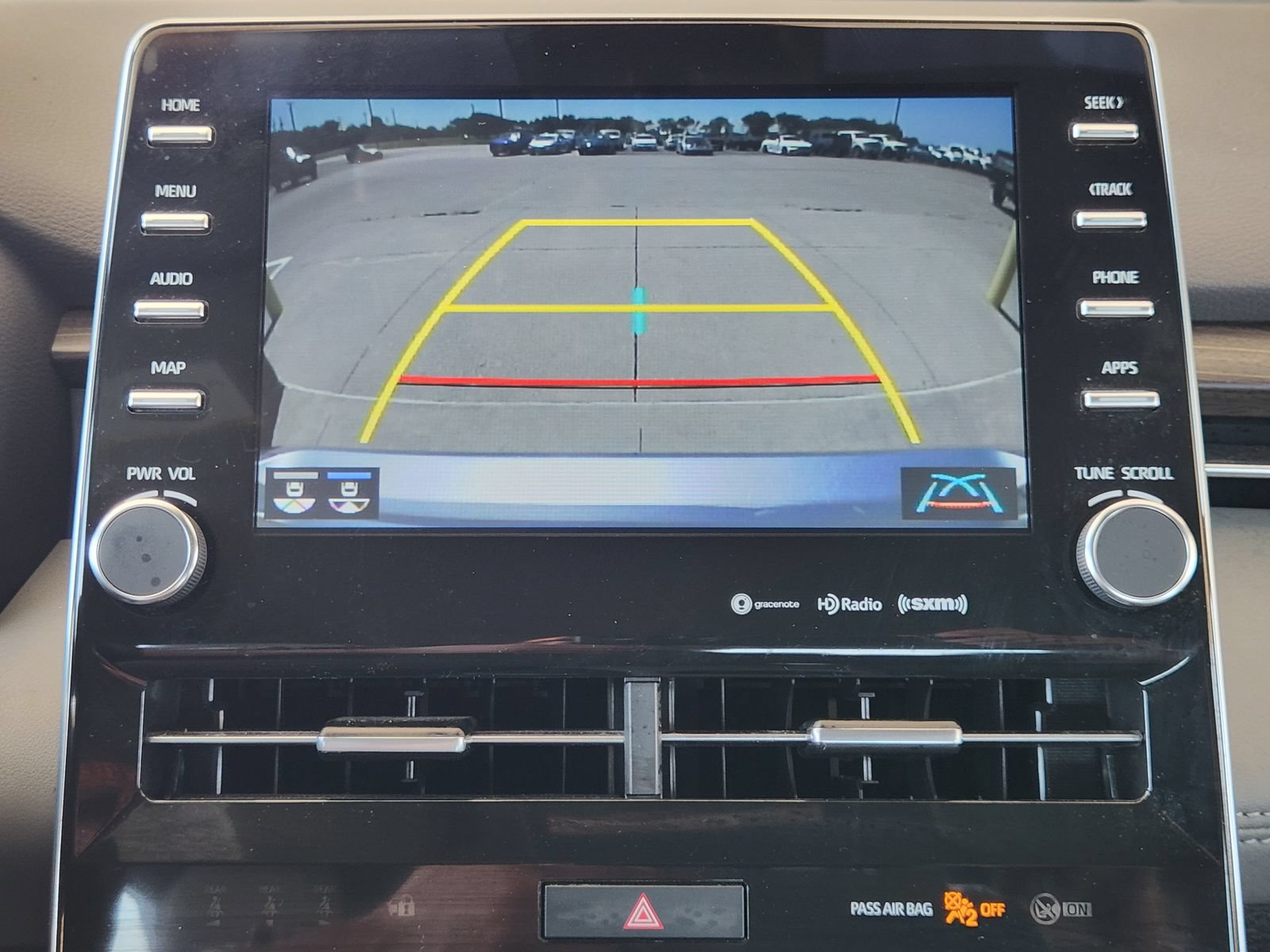 Used 2022 Toyota Avalon XLE FWD image 18