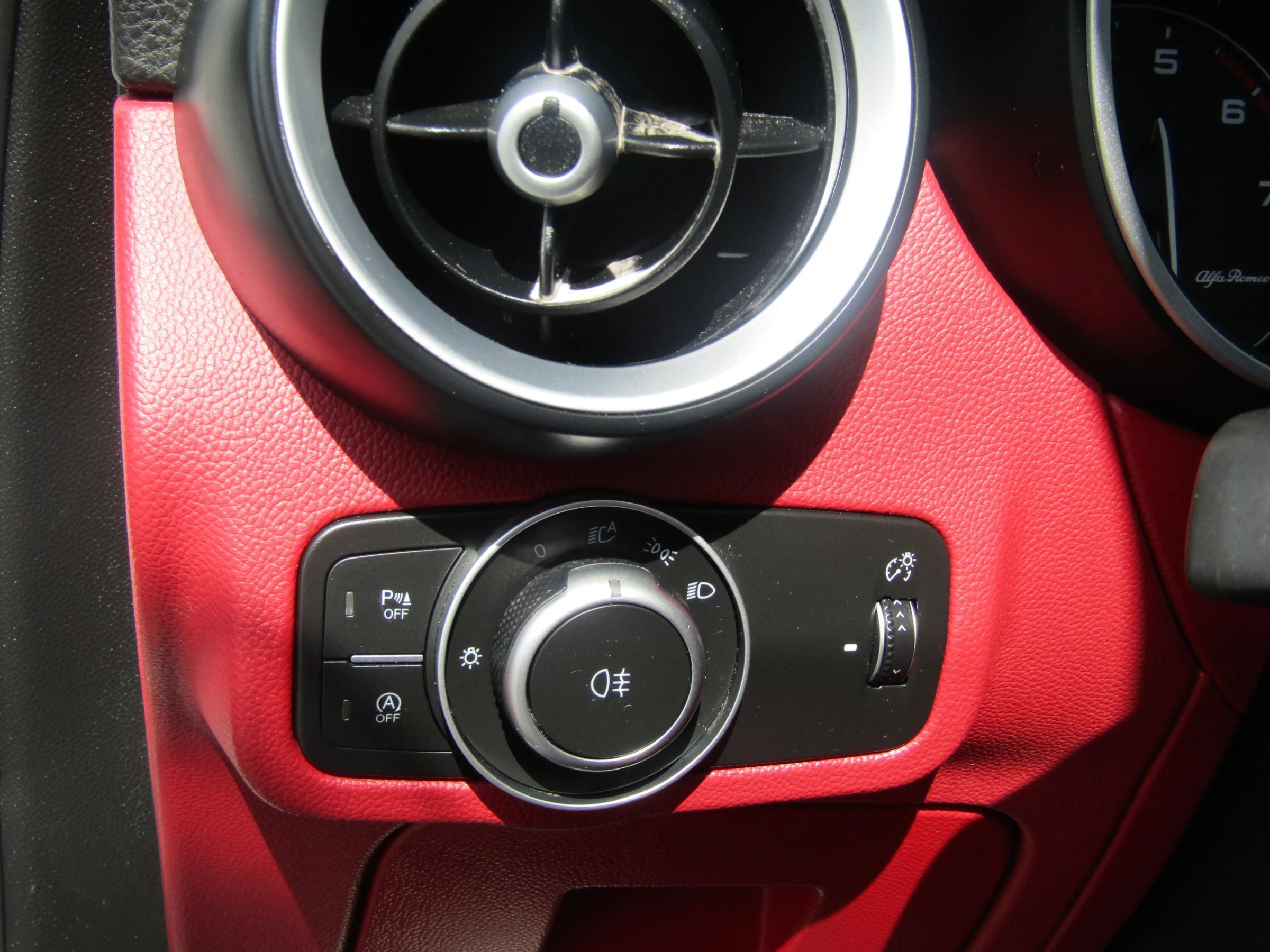 Used 2019 Alfa Romeo Stelvio Ti AWD/4WD image 23