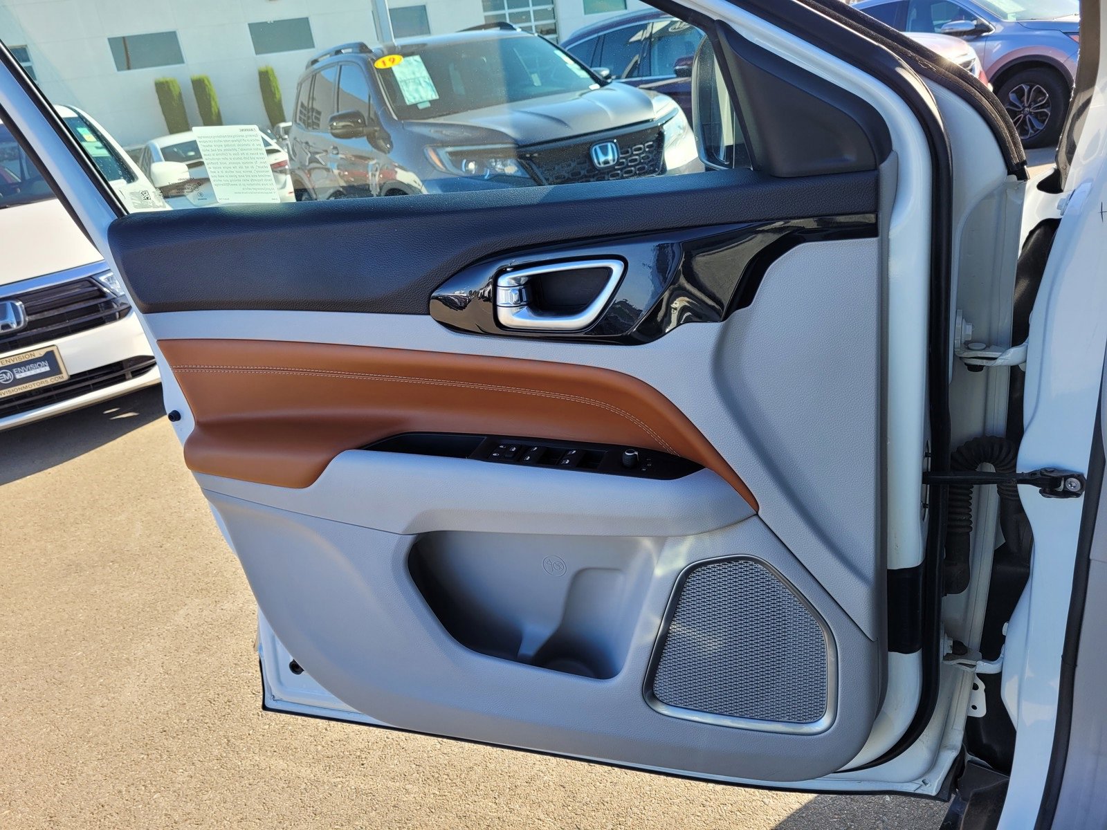 Used 2022 Jeep Compass Limited w/ Mopar Graphics Package image 16