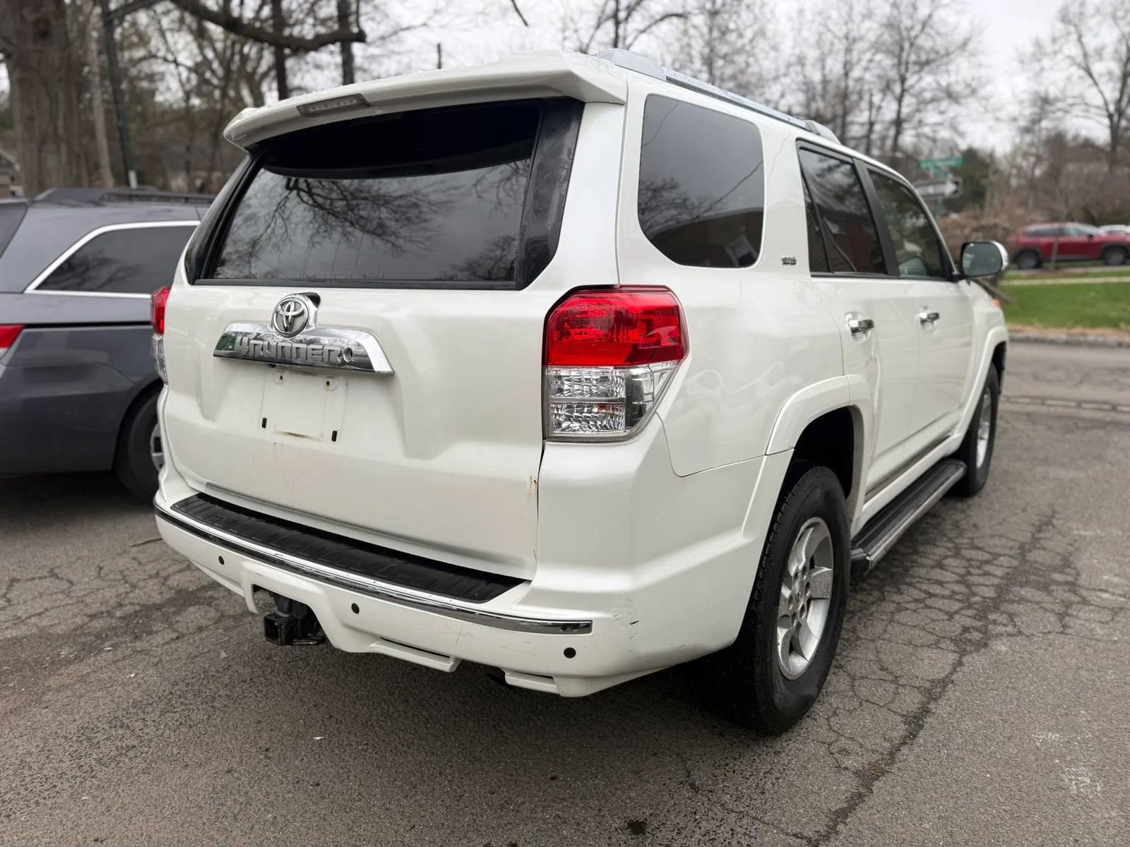 Used 2013 Toyota 4Runner SR5 w/ Convenience Pkg image 4