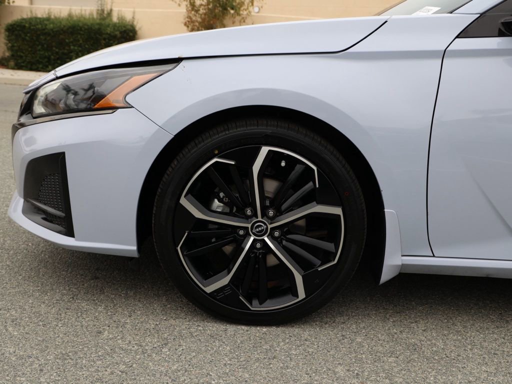 Used 2023 Nissan Altima 2.5 SR image 11