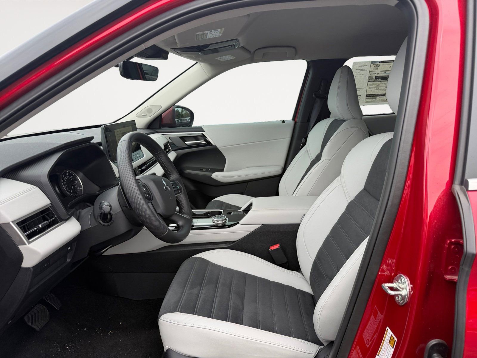 Used 2025 Mitsubishi Outlander SE AWD/4WD image 9