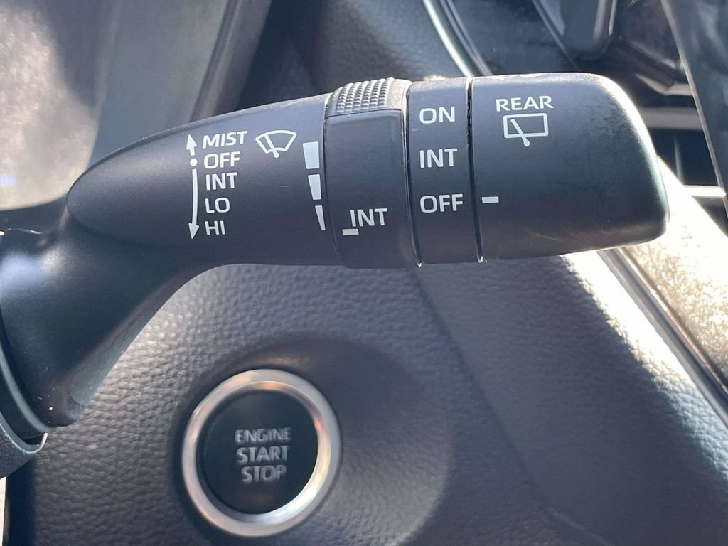 Used 2022 Toyota Corolla Cross LE AWD/4WD image 31