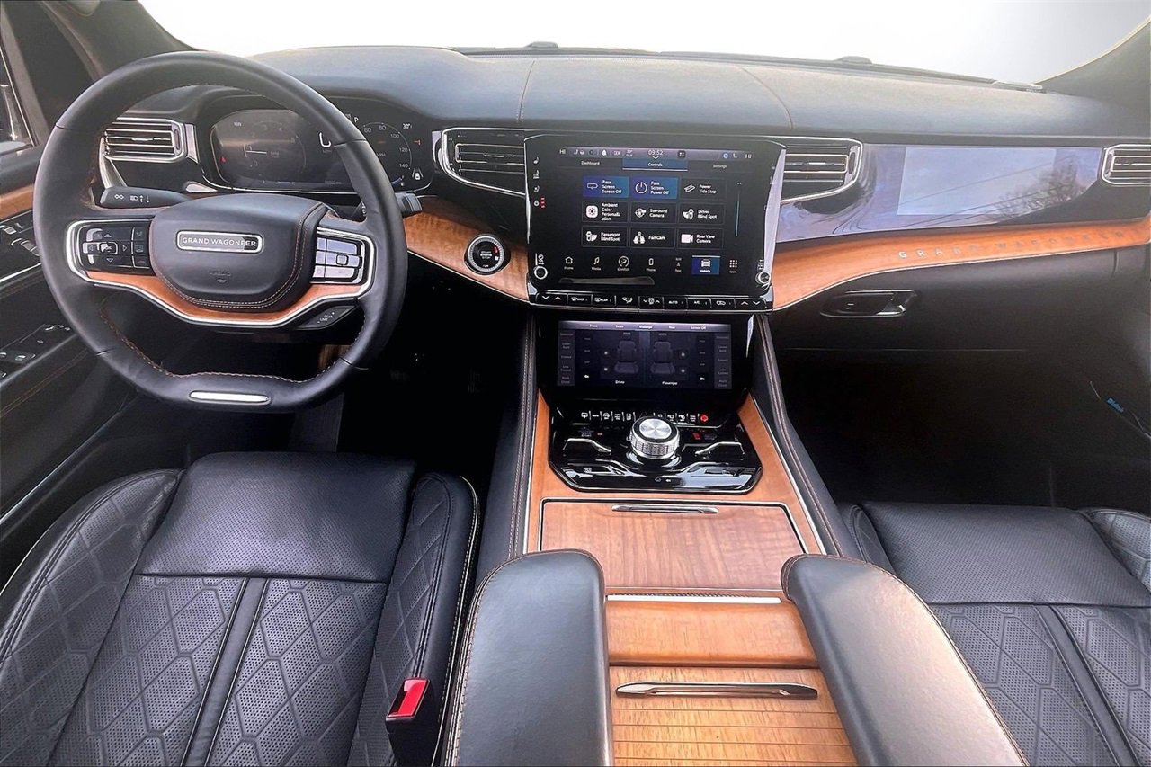 Used 2024 Jeep Grand Wagoneer Series III w/ HD Trailer Tow Package image 16