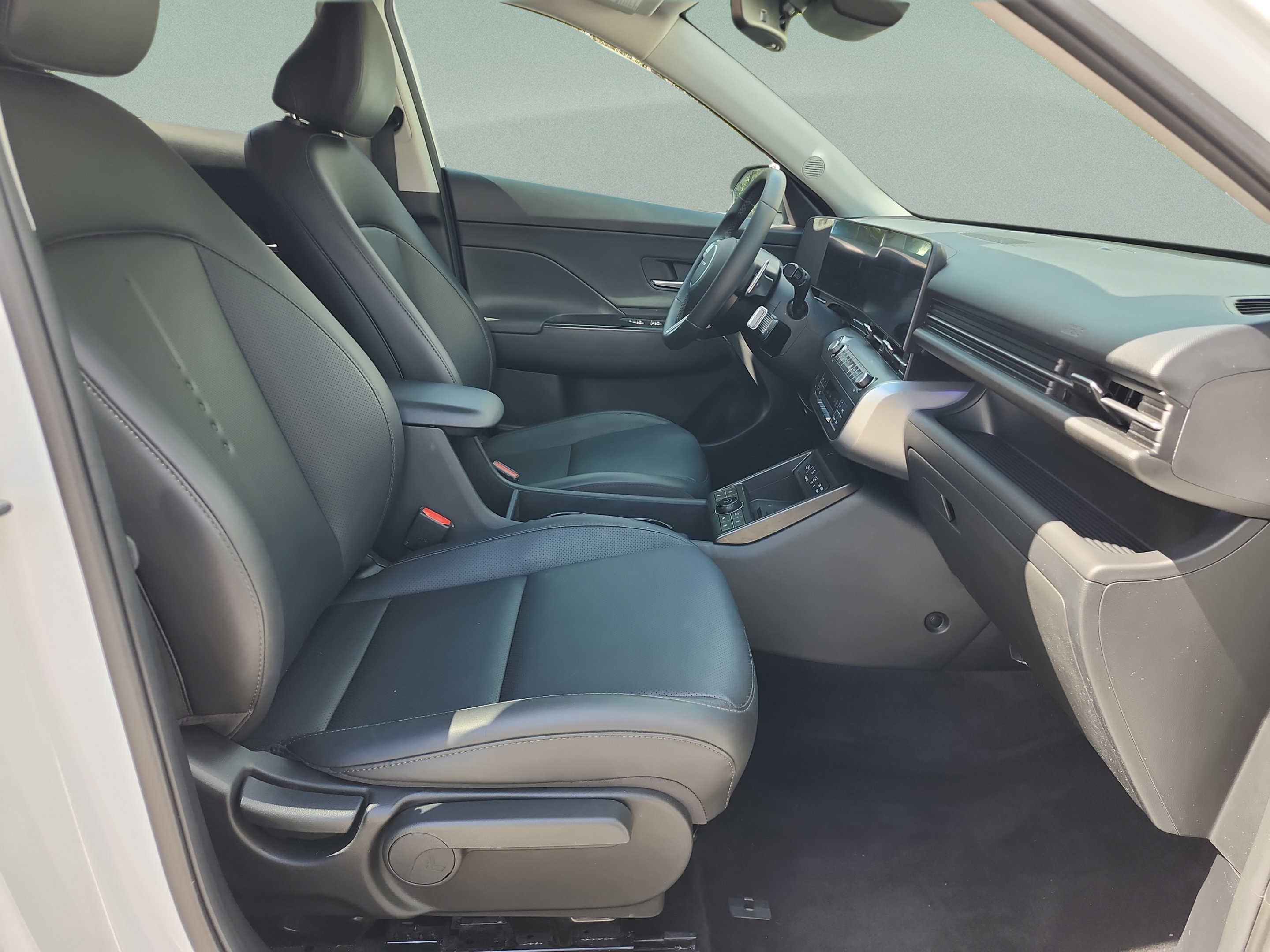 Certified 2025 Hyundai Kona Limited AWD/4WD image 19