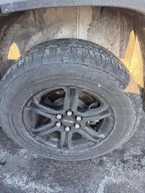 Used 2022 GMC Acadia AT4 w/ Technology Package image 3