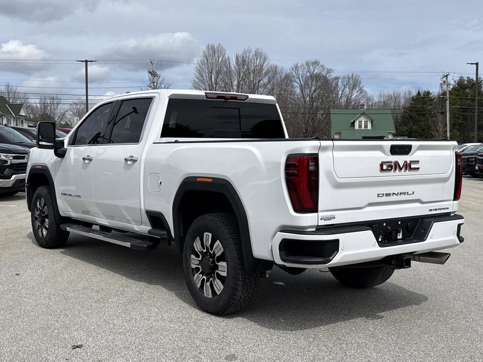 Used 2025 GMC Sierra 2500 Denali image 5