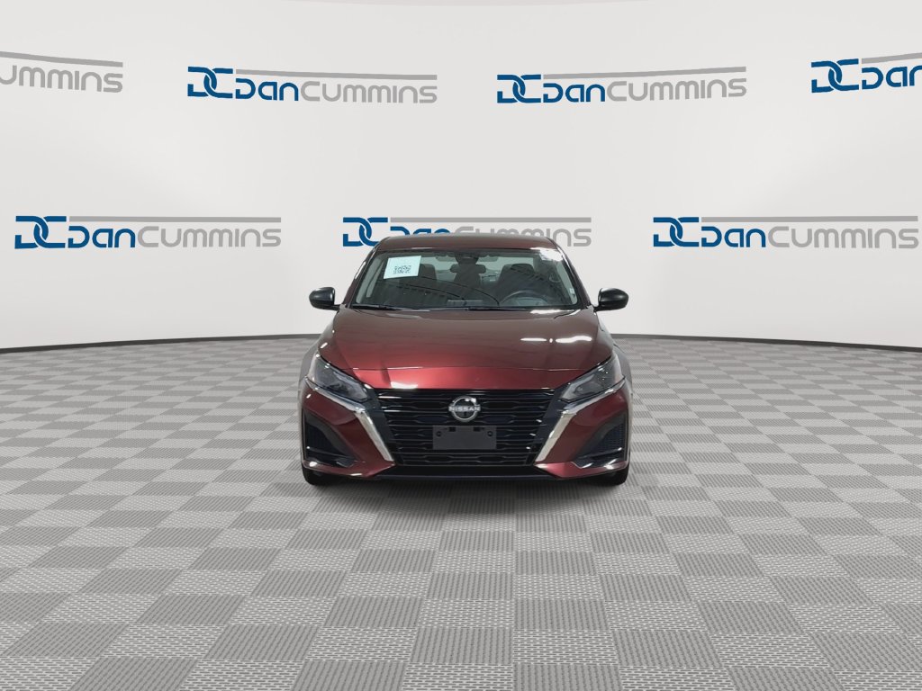 Used 2024 Nissan Altima 2.5 SV FWD image 3