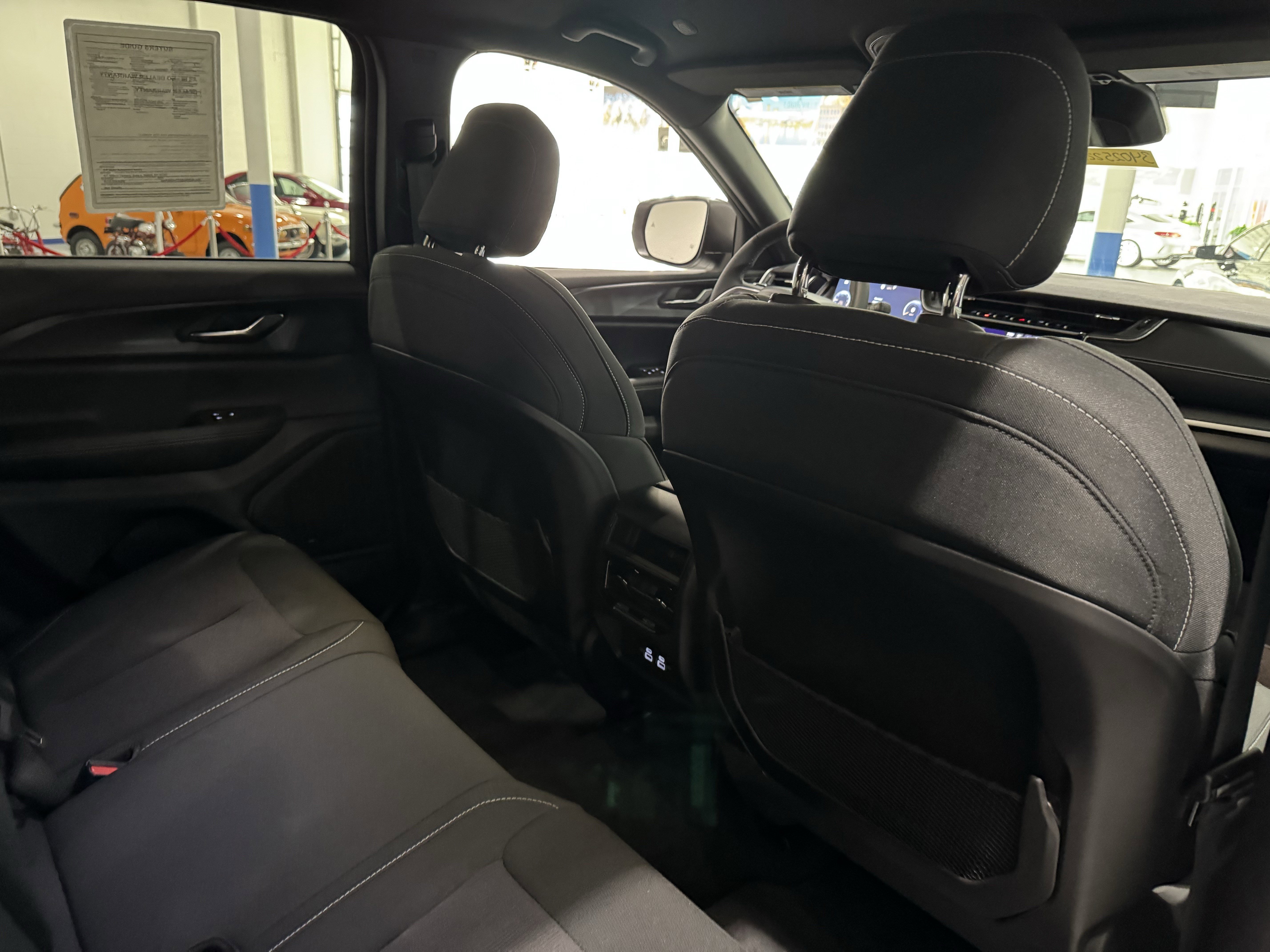 Used 2024 Jeep Grand Cherokee Laredo w/ MOPAR Finishing Package image 35