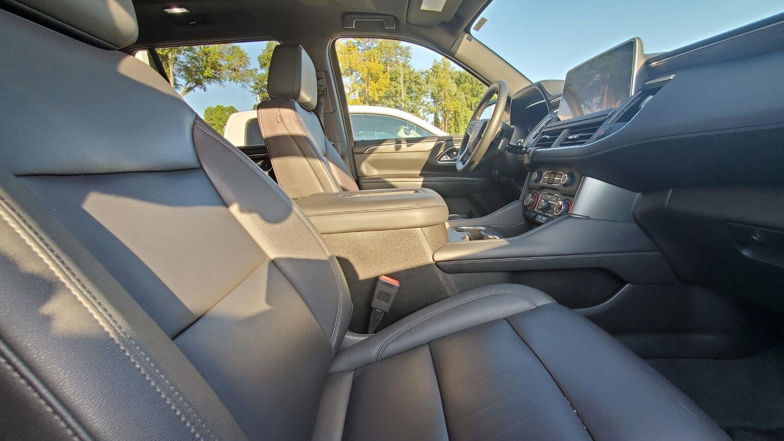 Used 2023 Chevrolet Tahoe Z71 w/ Luxury Package AWD/4WD image 4