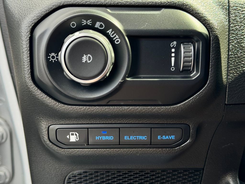 Used 2023 Jeep Wrangler Unlimited Sahara w/ Cold Weather Group image 31