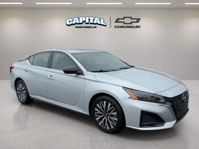 Used 2024 Nissan Altima 2.5 SV FWD image 7