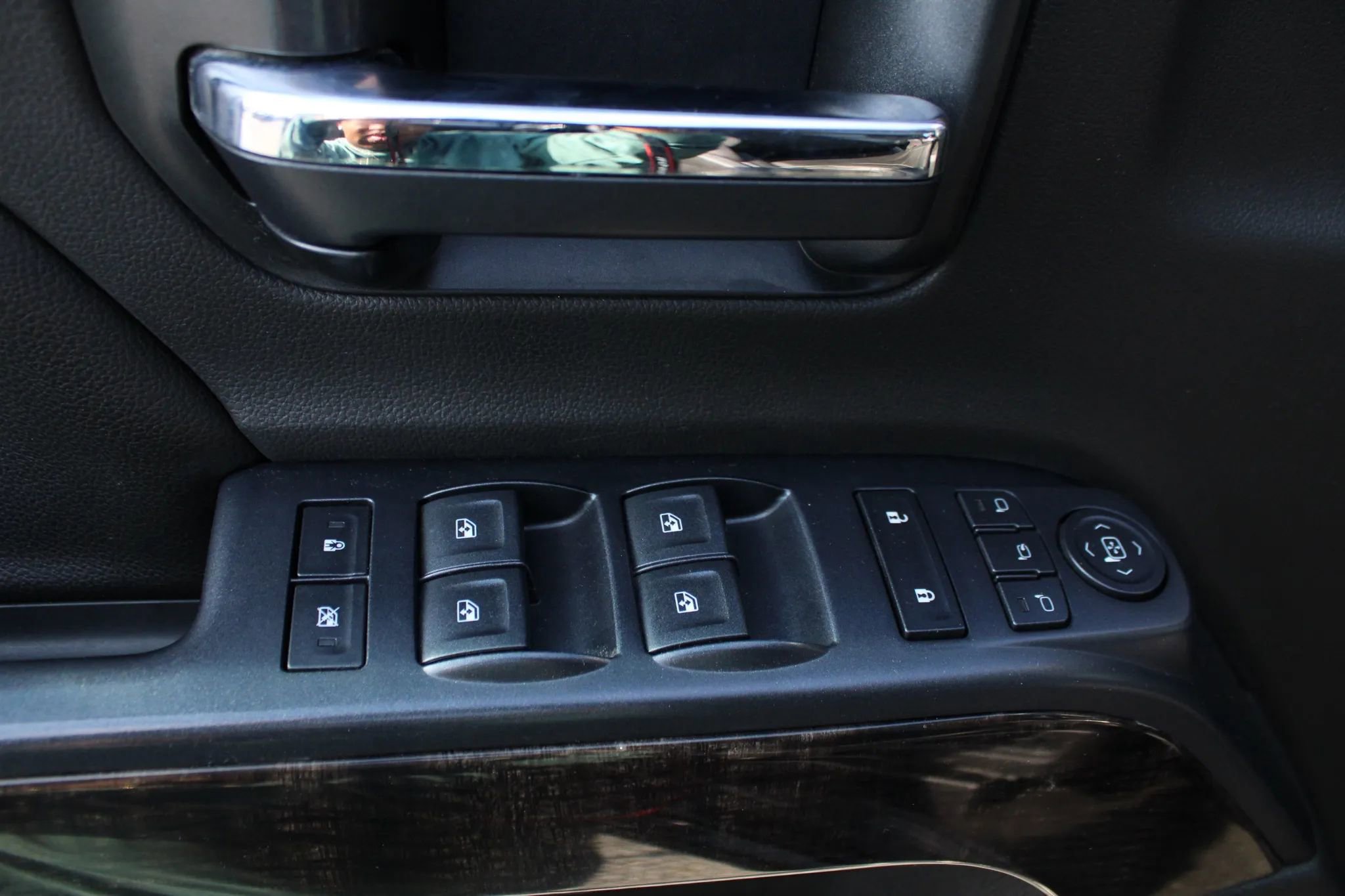 Used 2015 GMC Sierra 2500 Denali w/ Duramax Plus Package image 11