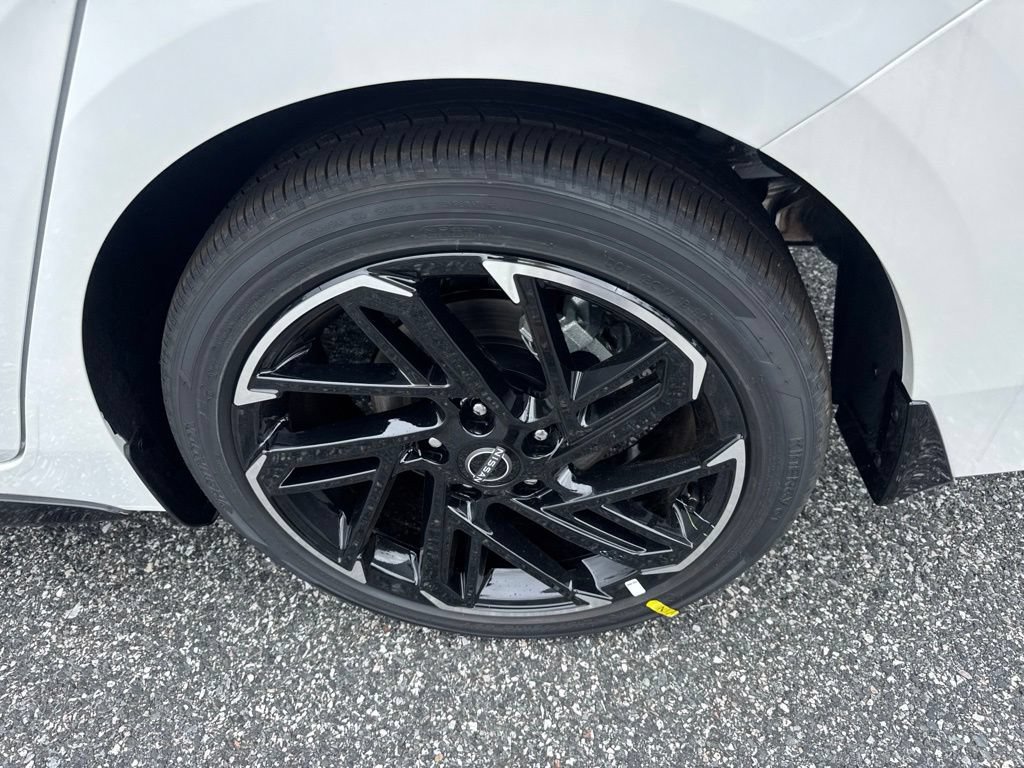 New 2026 Nissan Sentra SR w/ SR Premium Package FWD image 18