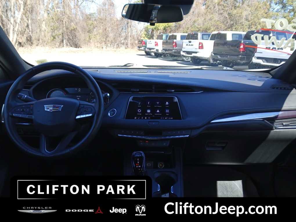 Used 2022 Cadillac XT4 Luxury w/ Cold Weather Package image 18