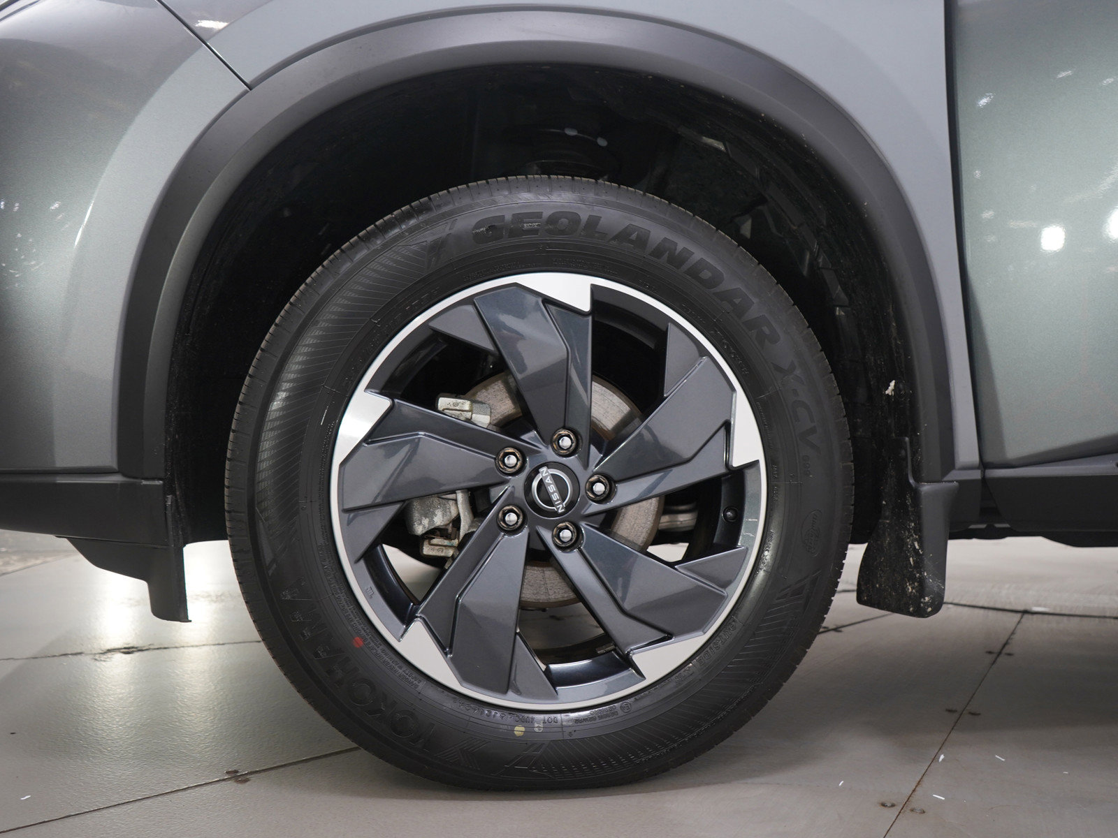 Used 2024 Nissan Rogue SV w/ SV Premium Package image 31