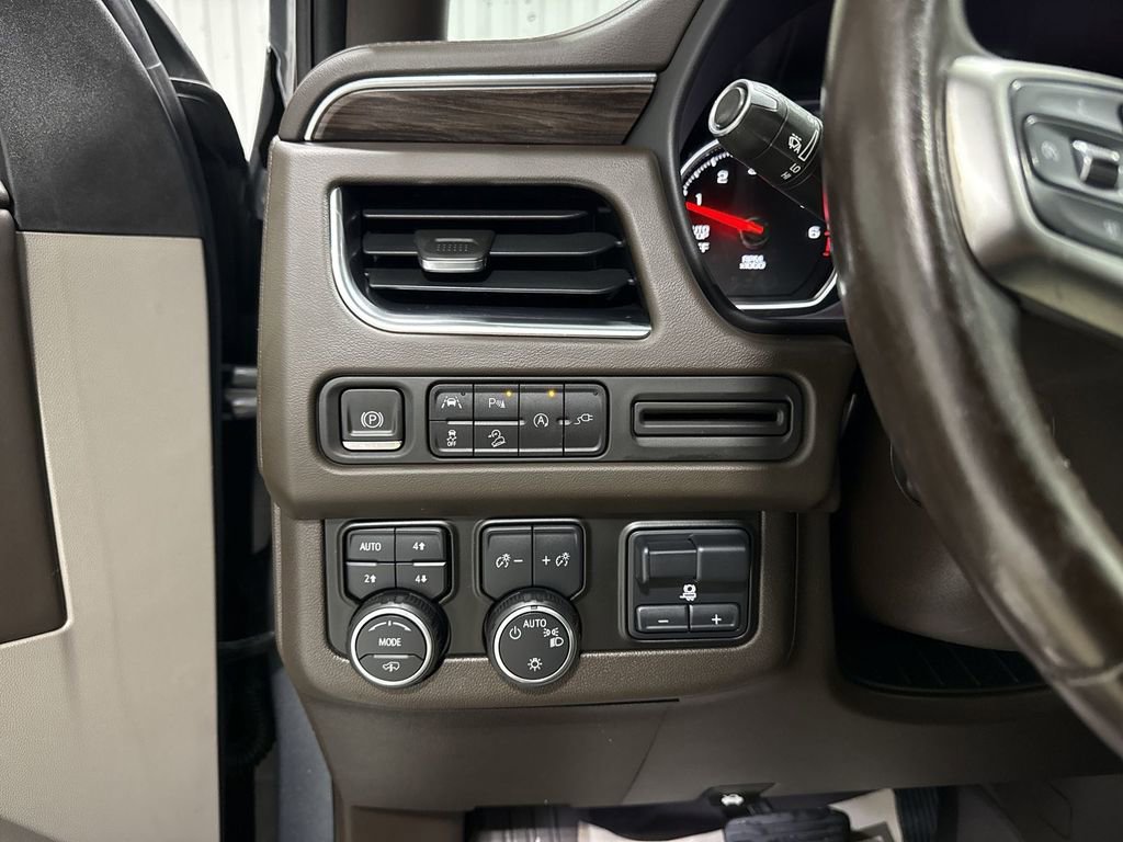 Used 2021 Chevrolet Tahoe Z71 w/ Z71 Off-Road Package AWD/4WD image 18