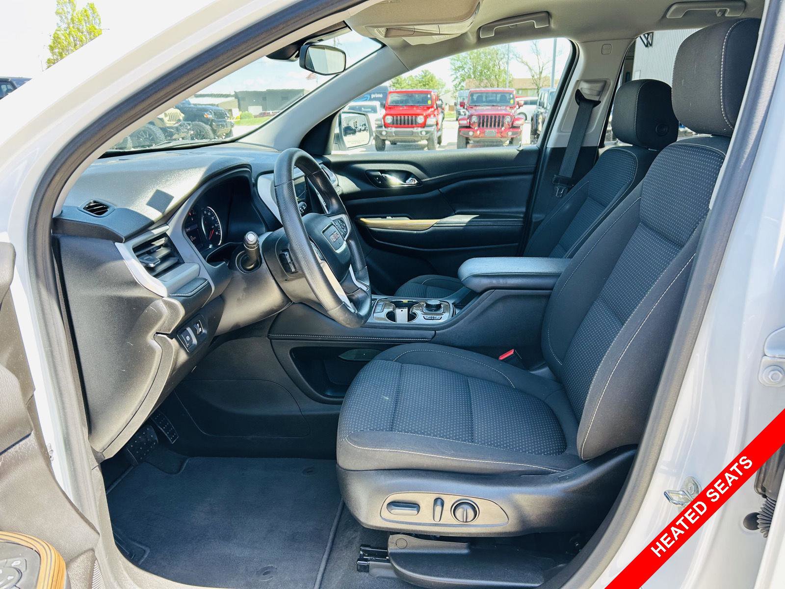 Used 2023 GMC Acadia SLE w/ Driver Convenience Package image 3