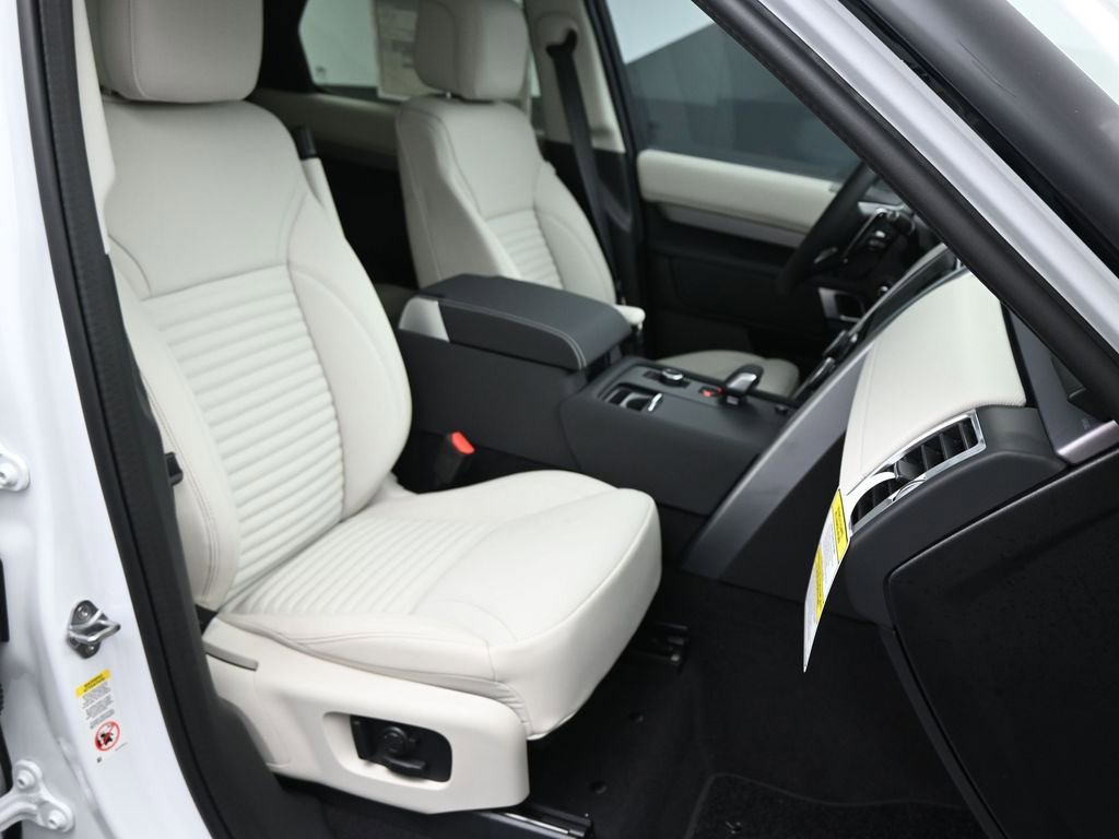 New 2025 Land Rover Discovery Dynamic SE AWD/4WD image 9