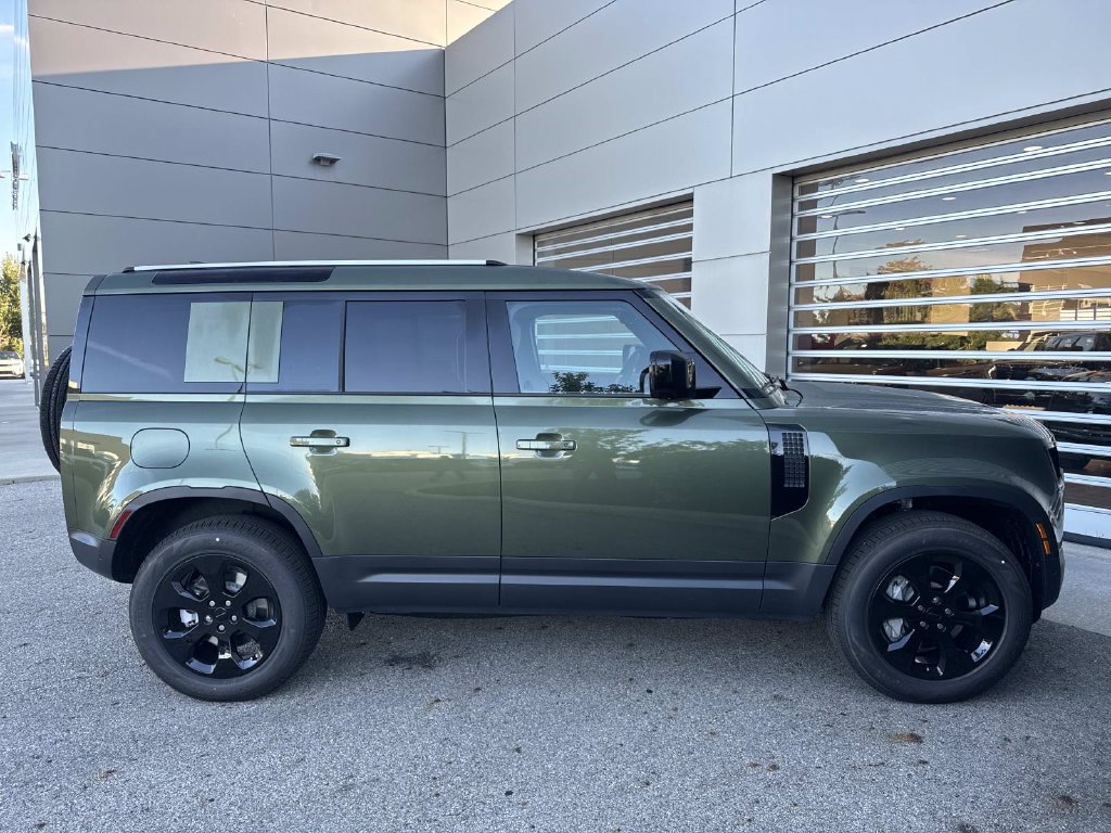 New 2026 Land Rover Defender 110 S AWD/4WD image 8