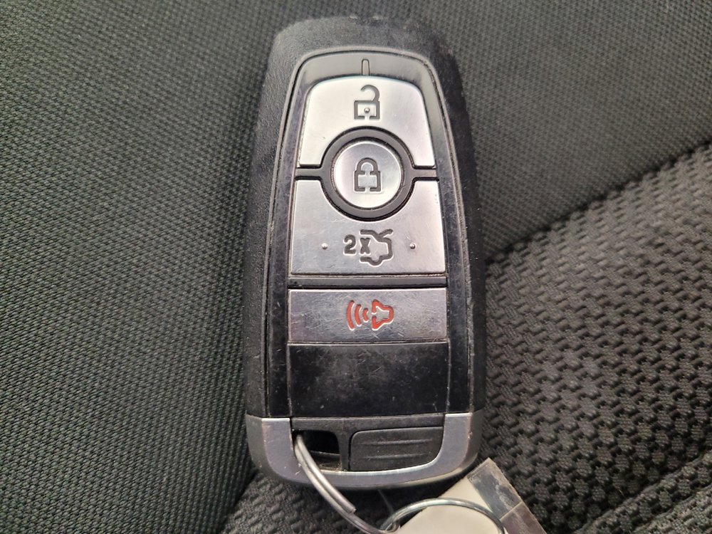 Used 2019 Ford Fusion SE FWD image 32