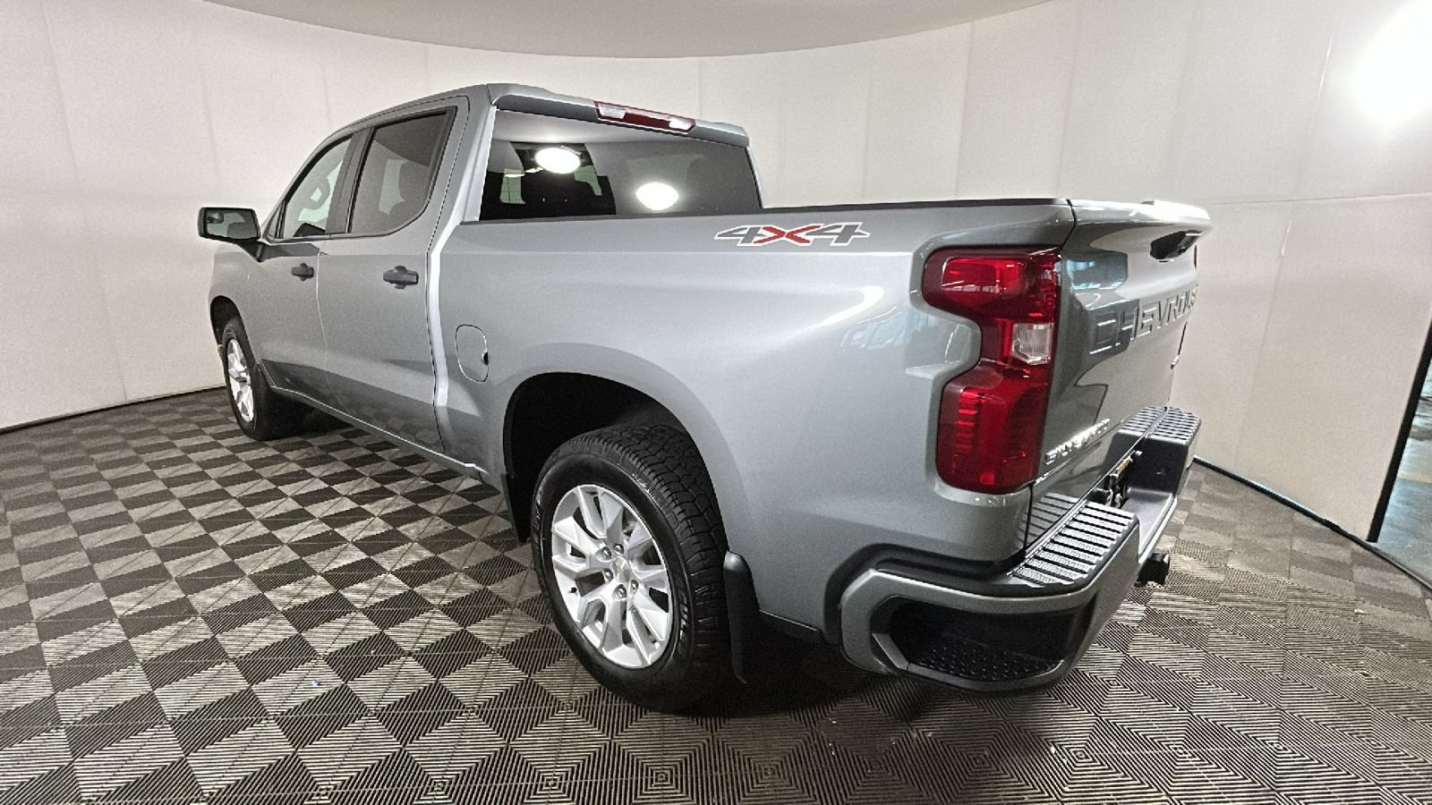 Used 2024 Chevrolet Silverado 1500 Custom AWD/4WD image 5