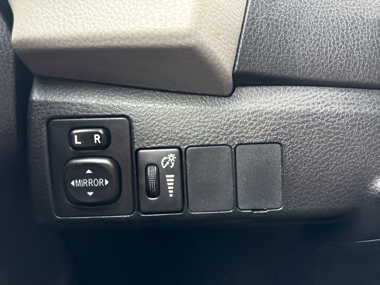 Used 2016 Toyota Corolla LE image 27