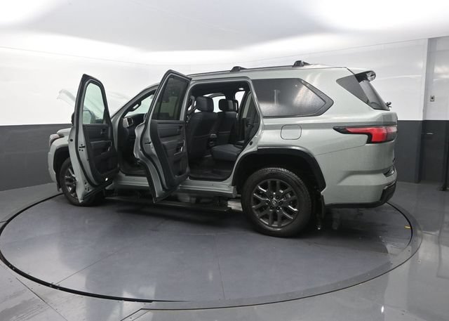 Used 2026 Toyota Sequoia Platinum AWD/4WD image 43