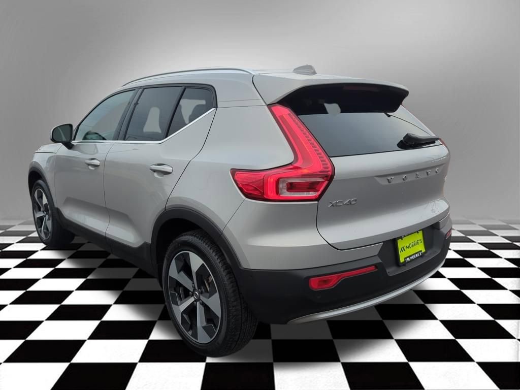 Used 2024 Volvo XC40 B5 Plus image 9